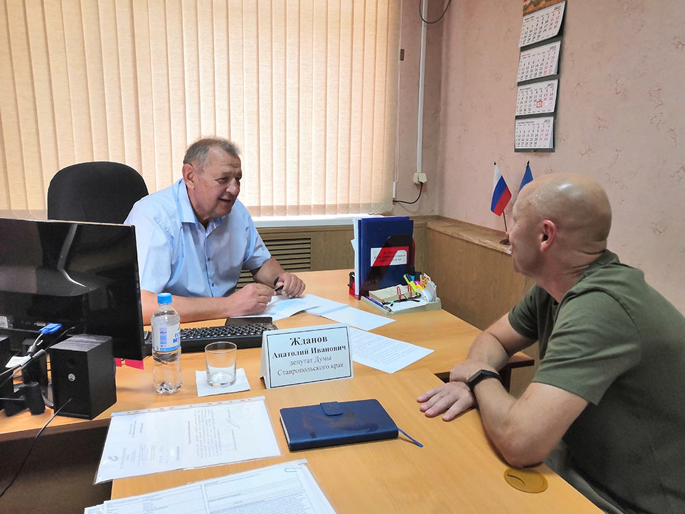 На прием к депутату.