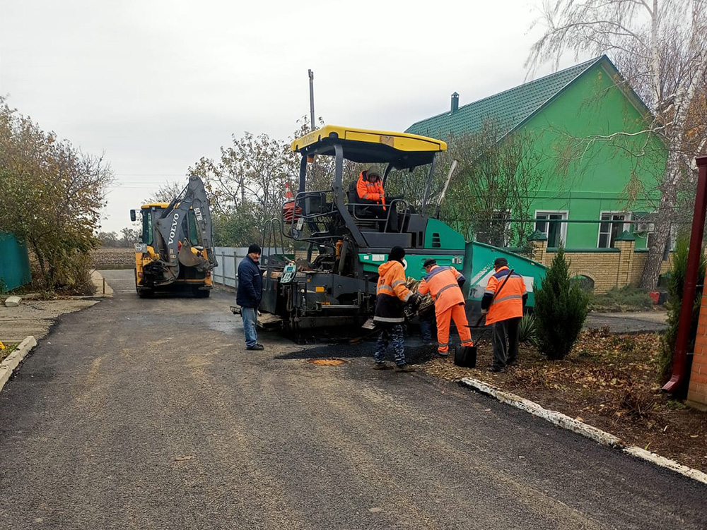 Завершается ремонт участка автомобильной дороги в поселке Светлый.