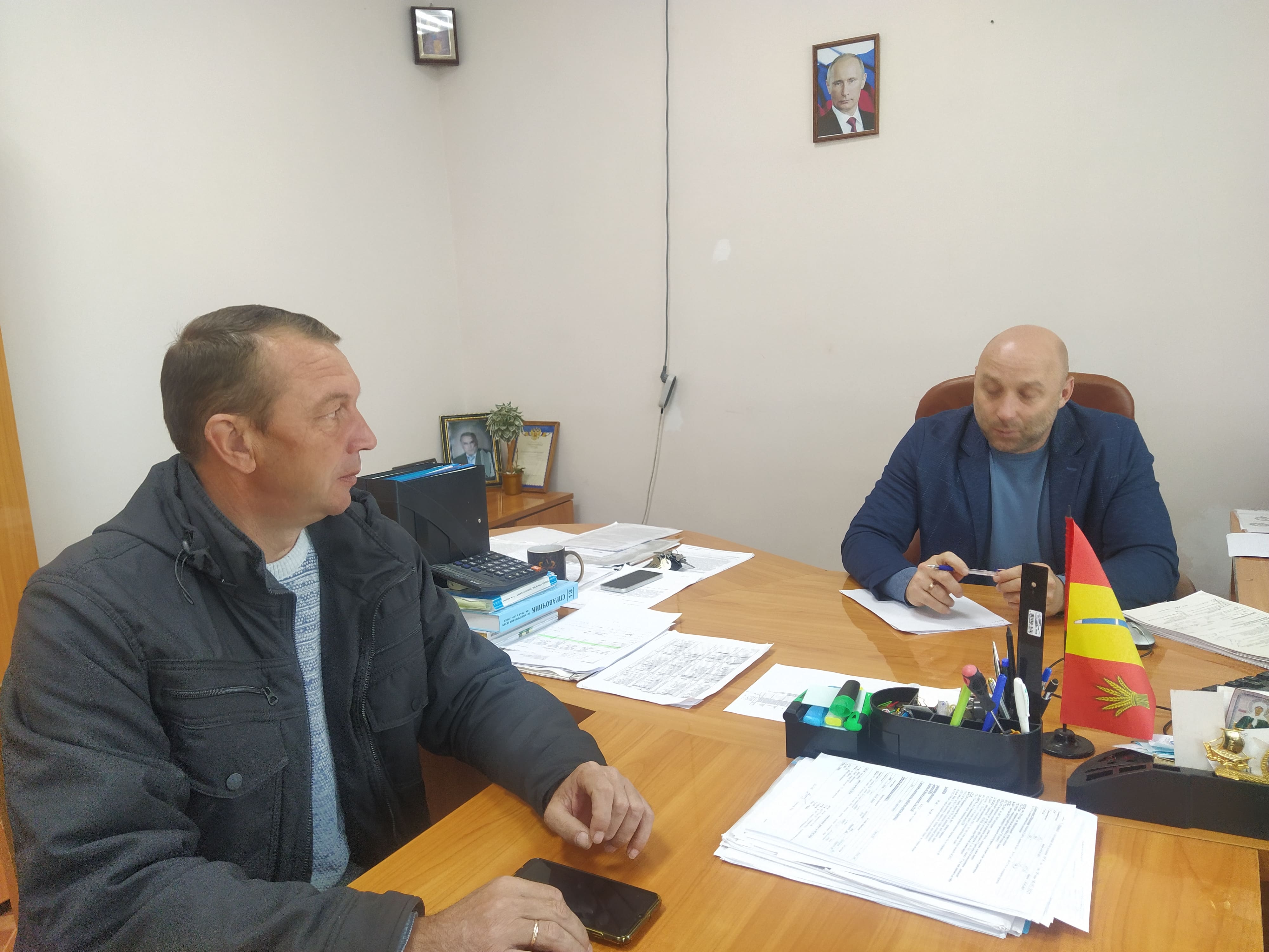 Депутат Совета депутатов Новоалександровского муниципального округа провел прием граждан по вопросам ЖКХ.
