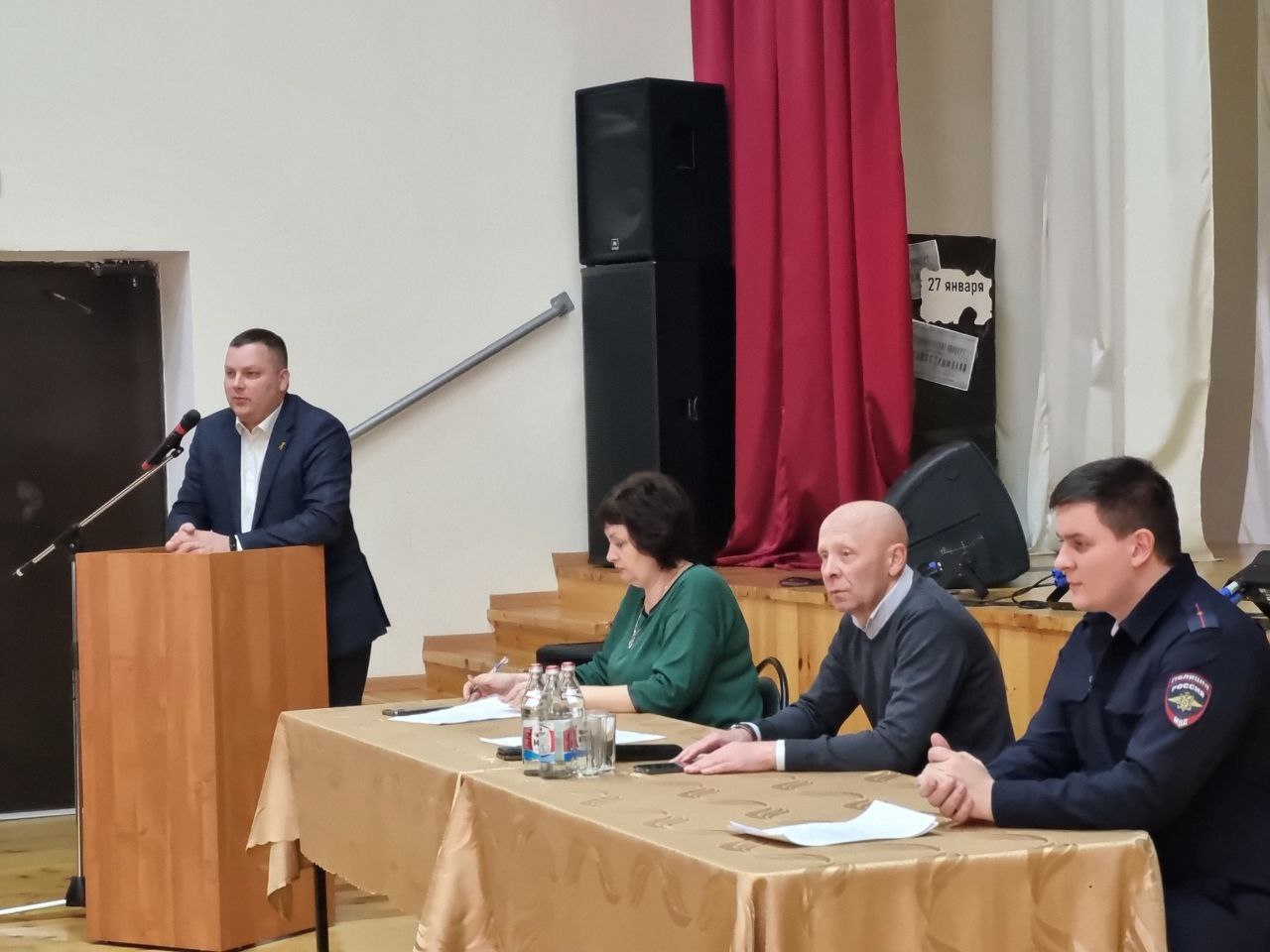 Встреча с населением в поселке Светлый.