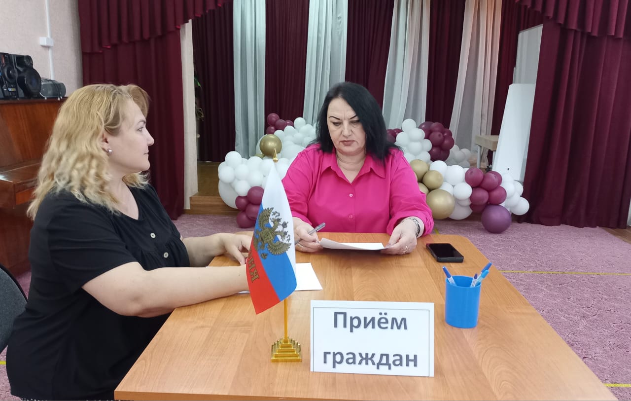 В Новоалександровском муниципальном округе прошел очередной прием граждан по вопросам защиты прав в трудовой сфере.