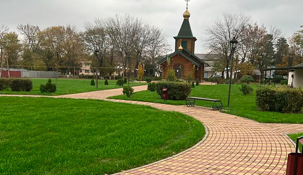 Обустройство парковой зоны по улице Ветеранов (устройство полива, подсадка зеленых насаждений, газона) поселок Краснозоринский Новоалександровского городского округа Ставропольского края.