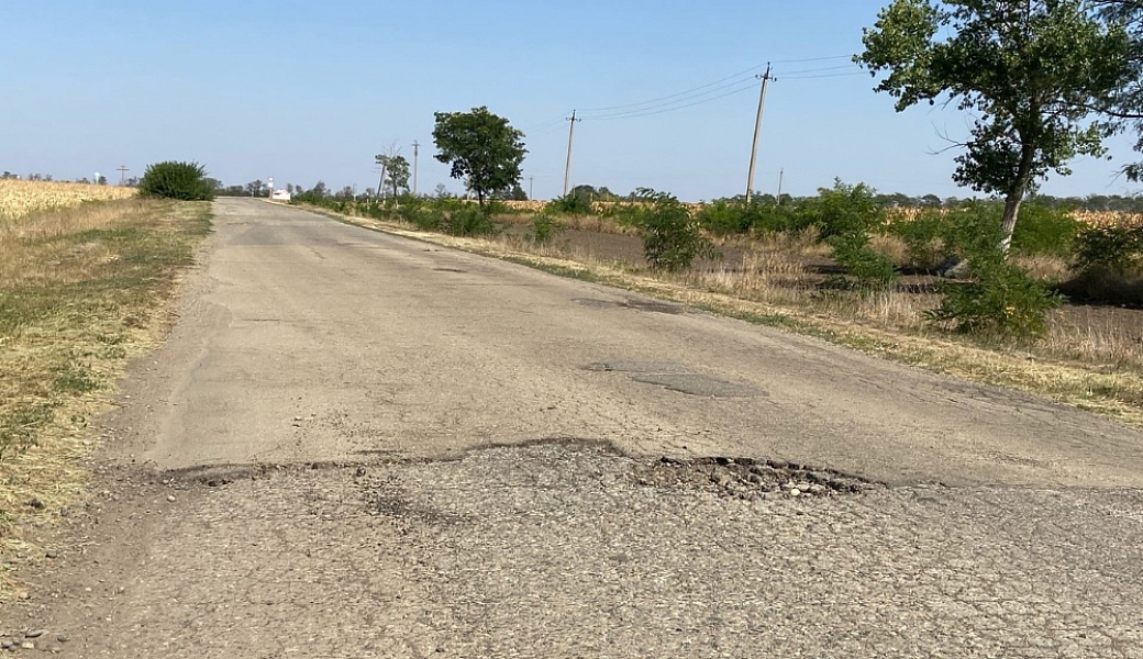 Ремонт участка автомобильной дороги в станице Кармалиновская.