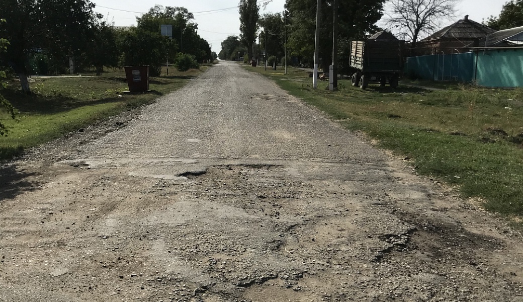 Ремонт участка автомобильной дороги в хуторе Красночервонный.