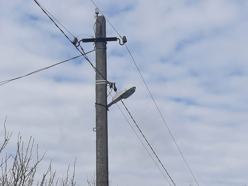 Монтаж уличного освещения в пос. Дружба по ул. Заречная Горьковского территориального отдела администрации Новоалександровского муниципального округа Ставропольского края.
