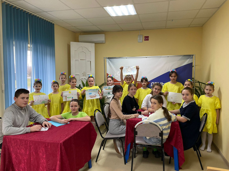 Жители станицы Кармалиновской поддержали всероссийскую акцию «Тепло для героя». Жители станицы Кармалиновской поддержали всероссийскую акцию «Тепло для героя».