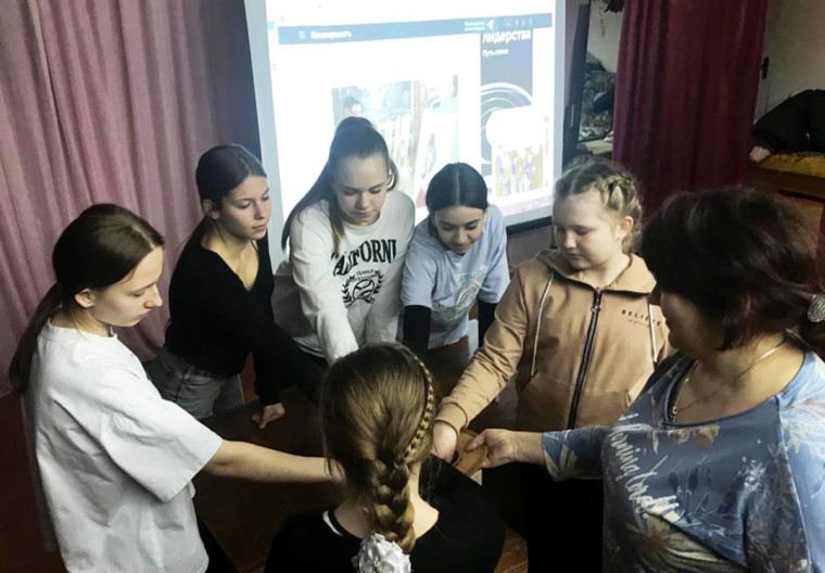 Ура! Зажигает детвора!. Ура! Зажигает детвора!.