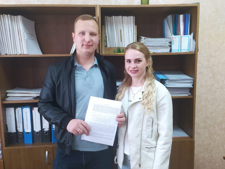 Пять молодых семей Новоалександровского округа получили возможность обзавестись жильём. Пять молодых семей Новоалександровского округа получили возможность обзавестись жильём.
