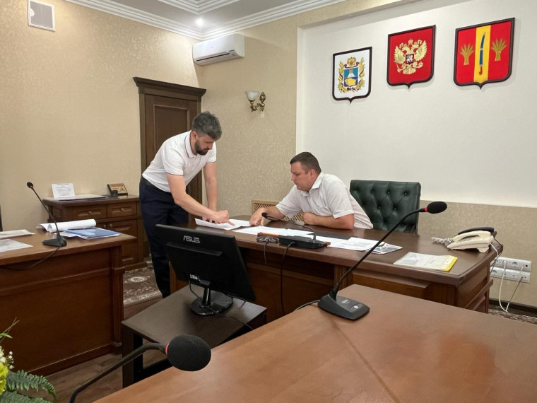Секретарь Новоалександровского местного отделения Партии «ЕДИНАЯ РОССИЯ» принял участие в неделе приемов граждан по вопросам материнства и детства. Секретарь Новоалександровского местного отделения Партии «ЕДИНАЯ РОССИЯ» принял участие в неделе приемов граждан по вопросам материнства и детства.