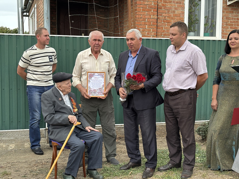 Поздравление ветерана ВОВ Олейник Николая Павловича со 100-летним юбилеем. Поздравление ветерана ВОВ Олейник Николая Павловича со 100-летним юбилеем.