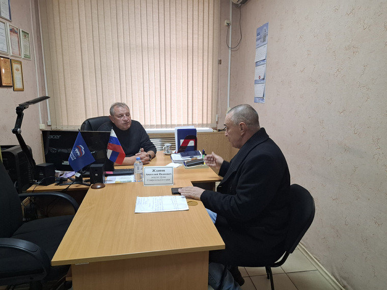 Анатолий Жданов дал старт декаде приемов граждан. Анатолий Жданов дал старт декаде приемов граждан.