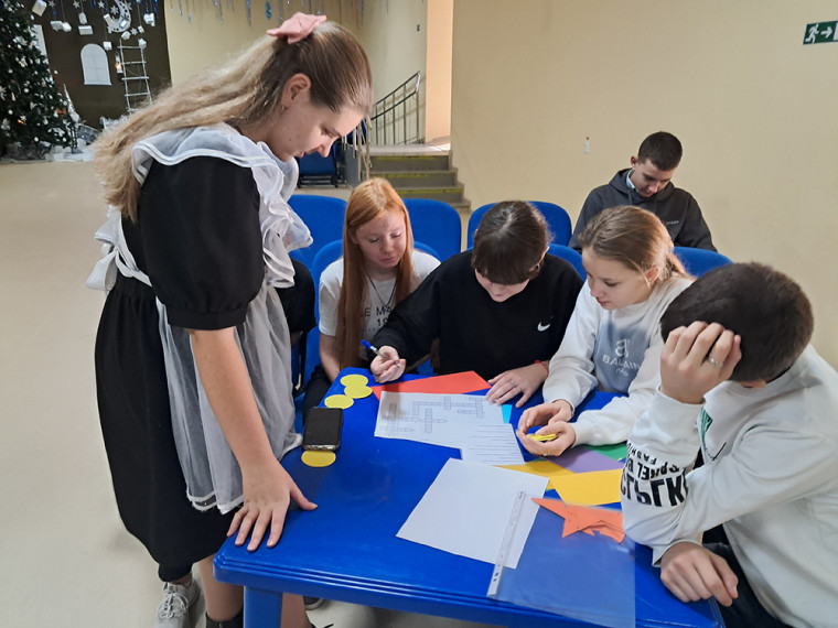 Конституция - закон. Конституция - закон.