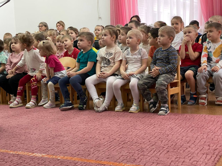 Народный театр кукол Расшеватского Дома культуры уже полвека дарит радость детям. Народный театр кукол Расшеватского Дома культуры уже полвека дарит радость детям.