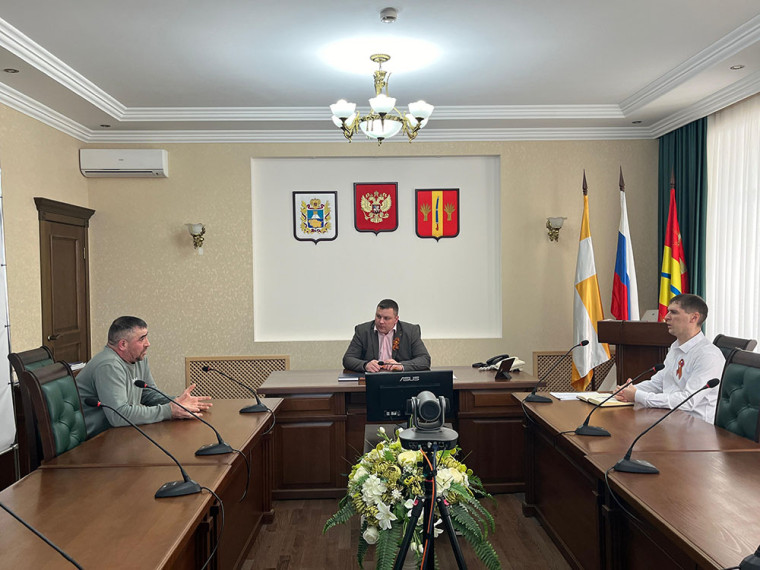 Секретарь Новоалександровского местного отделения Партии «ЕДИНАЯ РОССИЯ» провел прием граждан по личным вопросам. Секретарь Новоалександровского местного отделения Партии «ЕДИНАЯ РОССИЯ» провел прием граждан по личным вопросам.