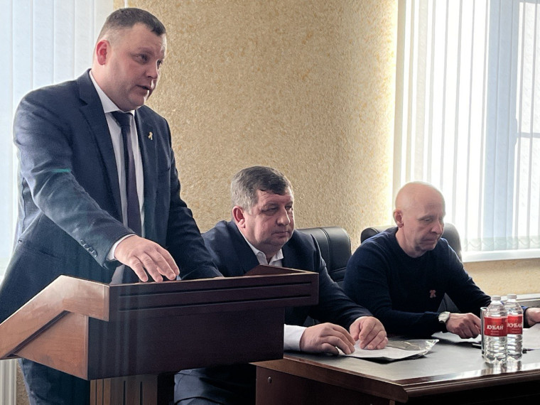 Встреча населения с представителями органов местного самоуправления нашего округа в хуторе Красночервонный. Встреча населения с представителями органов местного самоуправления нашего округа в хуторе Красночервонный.