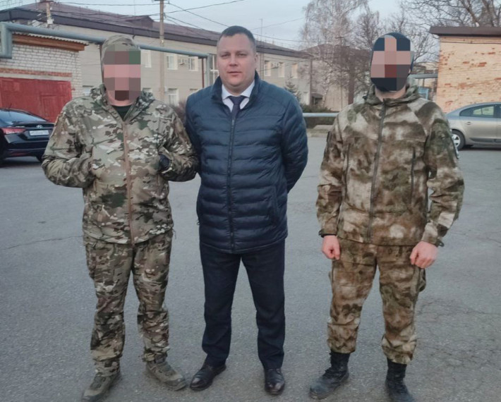 Очередную партию полезного груза жители Новоалександровского округа отправили своим землякам, участвующим в специальной военной операции. Очередную партию полезного груза жители Новоалександровского округа отправили своим землякам, участвующим в специальной военной операции.