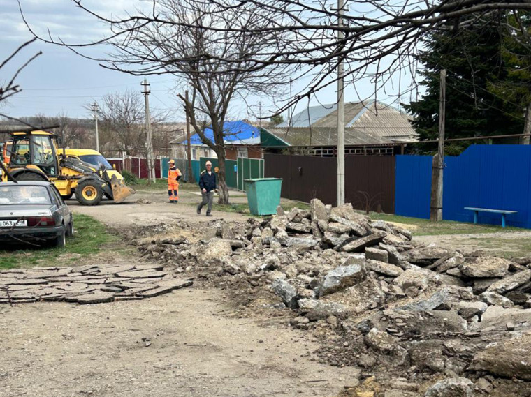 В селе Раздольное приступили к капитальному ремонту дороги по ул.Ивженко. В селе Раздольное приступили к капитальному ремонту дороги по ул.Ивженко.