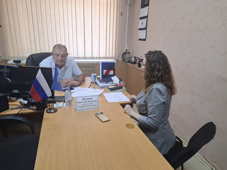 На приеме у краевого депутата. На приеме у краевого депутата.