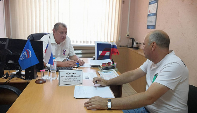 Депутат Думы Ставропольского края Анатолий Жданов провел прием граждан в Новоалександровской местной общественной приемной Партии «ЕДИНАЯ РОССИЯ». Депутат Думы Ставропольского края Анатолий Жданов провел прием граждан в Новоалександровской местной общественной приемной Партии «ЕДИНАЯ РОССИЯ».