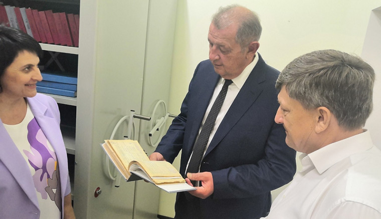 Депутат Думы Ставропольского края Анатолий Жданов встретился с сотрудниками ЗАГСа по Новоалександровскому району. Депутат Думы Ставропольского края Анатолий Жданов встретился с сотрудниками ЗАГСа по Новоалександровскому району.