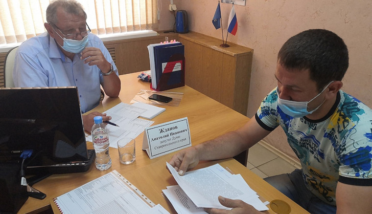 Депутат Думы Ставропольского края Анатолий Жданов провел тематический прием граждан по вопросам материнства и детства. Депутат Думы Ставропольского края Анатолий Жданов провел тематический прием граждан по вопросам материнства и детства.