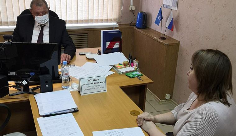 Депутат Думы Ставропольского края Анатолий Жданов провел прием граждан старшего поколения. Депутат Думы Ставропольского края Анатолий Жданов провел прием граждан старшего поколения.