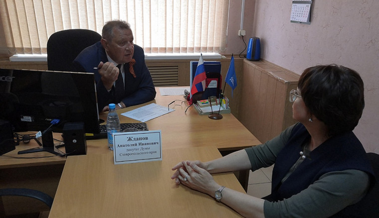 Анатолий Жданов провел прием граждан. Анатолий Жданов провел прием граждан.
