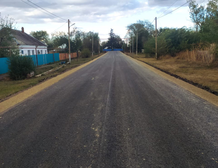 Завершились работы по укладке асфальта в посёлке Ударном Новоалександровского округа. Завершились работы по укладке асфальта в посёлке Ударном Новоалександровского округа.