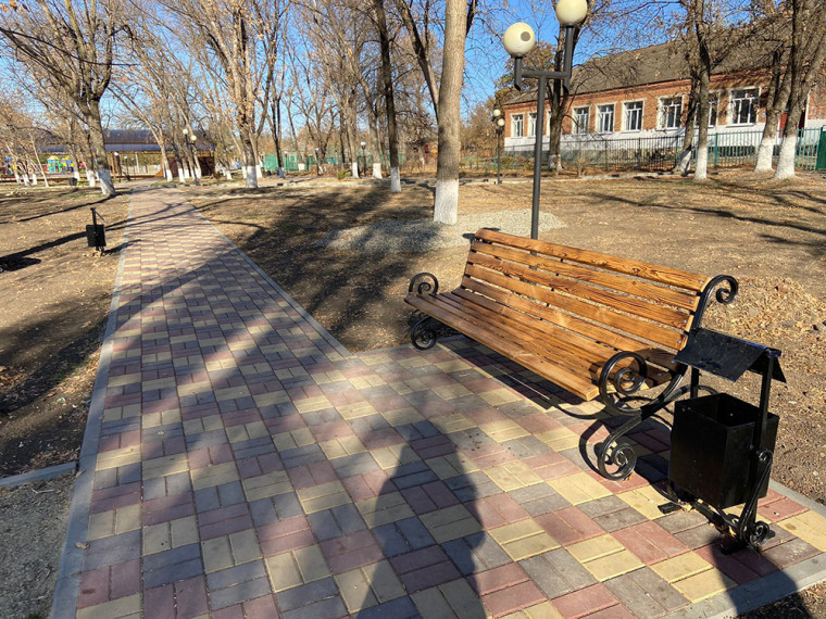 В станице Кармалиновской Новоалександровского округа благоустроили парковую зону. В станице Кармалиновской Новоалександровского округа благоустроили парковую зону.