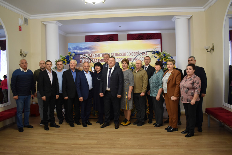 Земной поклон работникам села. Земной поклон работникам села.