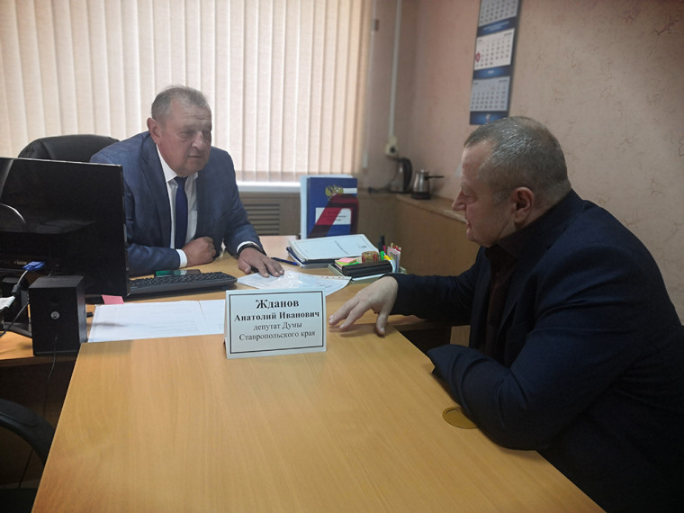 Анатолий Жданов дал старт декаде приемов граждан. Анатолий Жданов дал старт декаде приемов граждан.